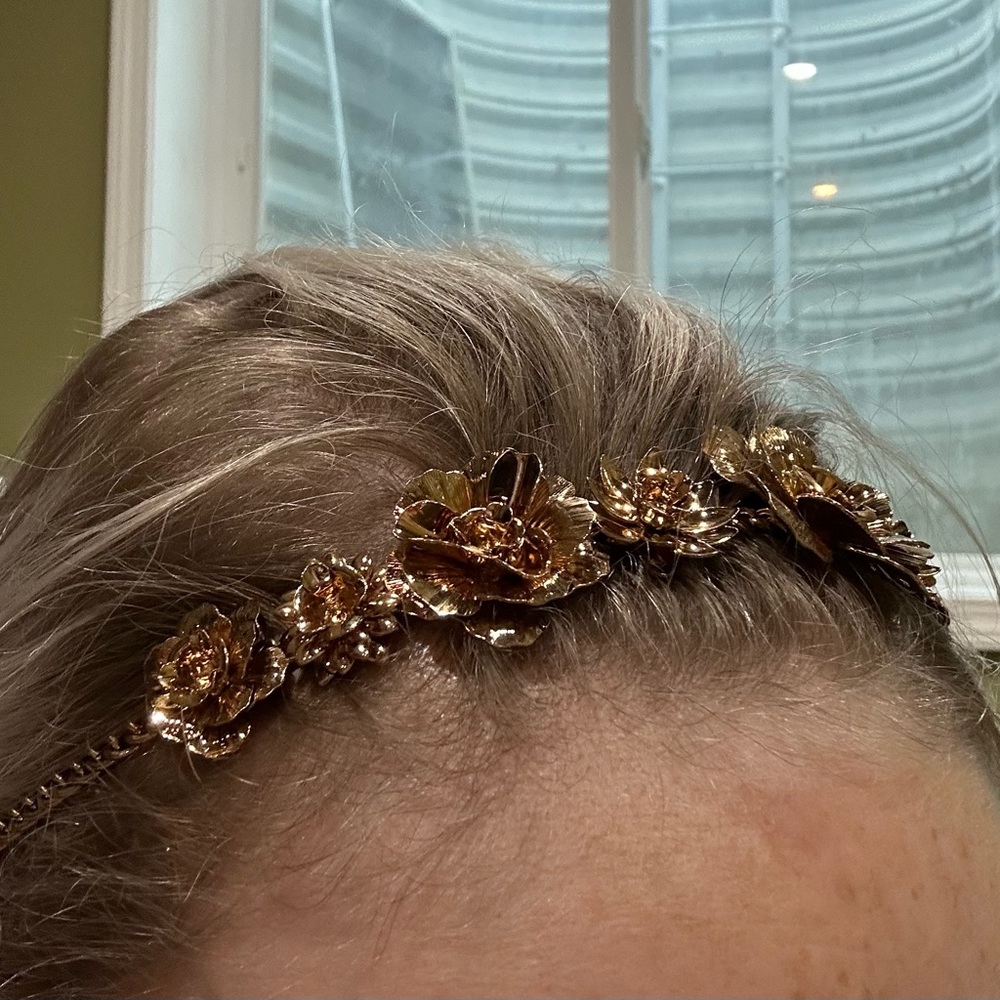Pretty Gold-toned Metal Rose Elastic Floral Headband